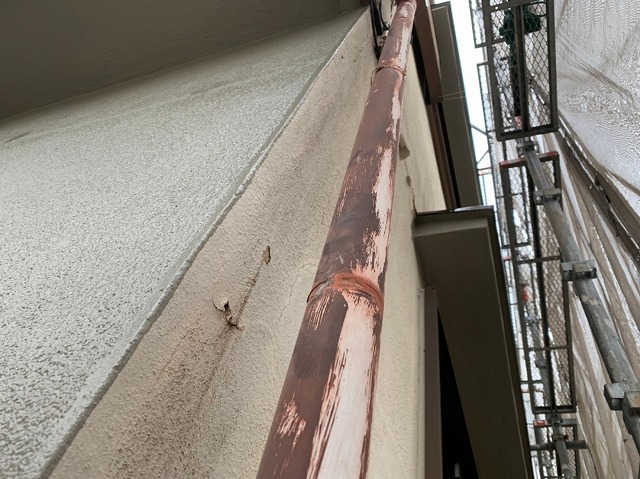 竪樋つかみ金具